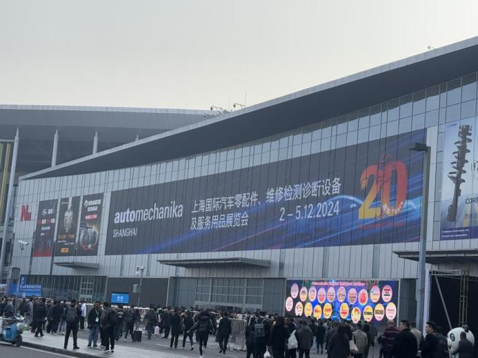 Персоналот на Хенгда учествуваше во 2024 година Automechanika Шангај
